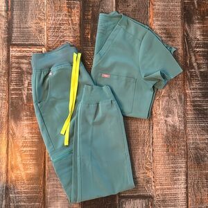 Figs XS top XS/P joggers